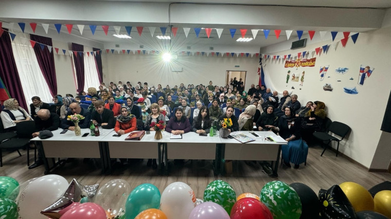 "Поклонимся великим тем годам.".